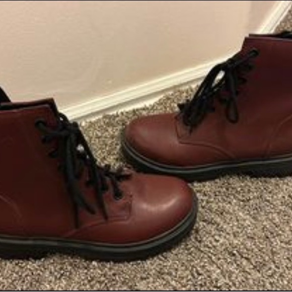 Maroon boots - Picture 3 of 3